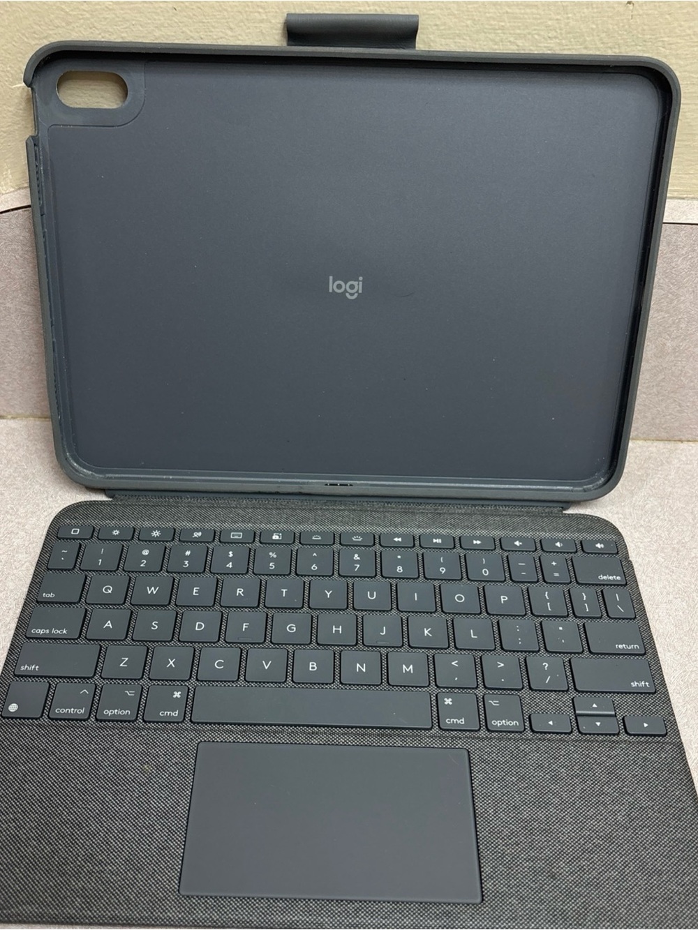 Logitech YU0087 Combo Touch Keyboard 820-010740 Gray UNTESTED